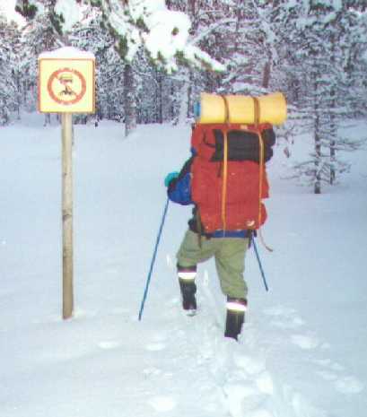 Moottoriajoneuvolla ajo kielletty - vaan ei meinaan paljon vaikuta Hii-pat-tyylisell� retkell�!