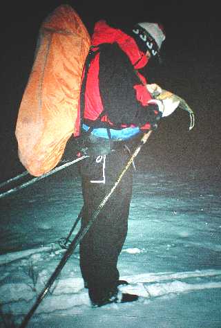 Kartanlukua otsalampun valossa